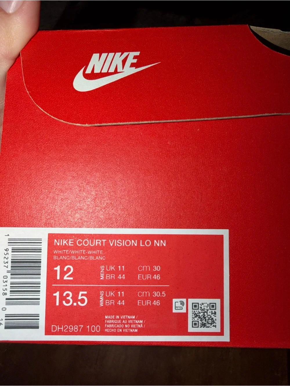 Size 12 men’s Nike court version Lo NN